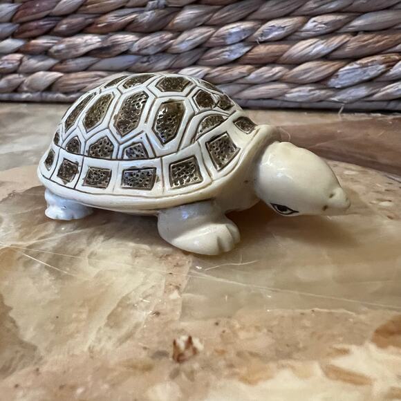Engraved Turtle Figure - Picture 2 of 6